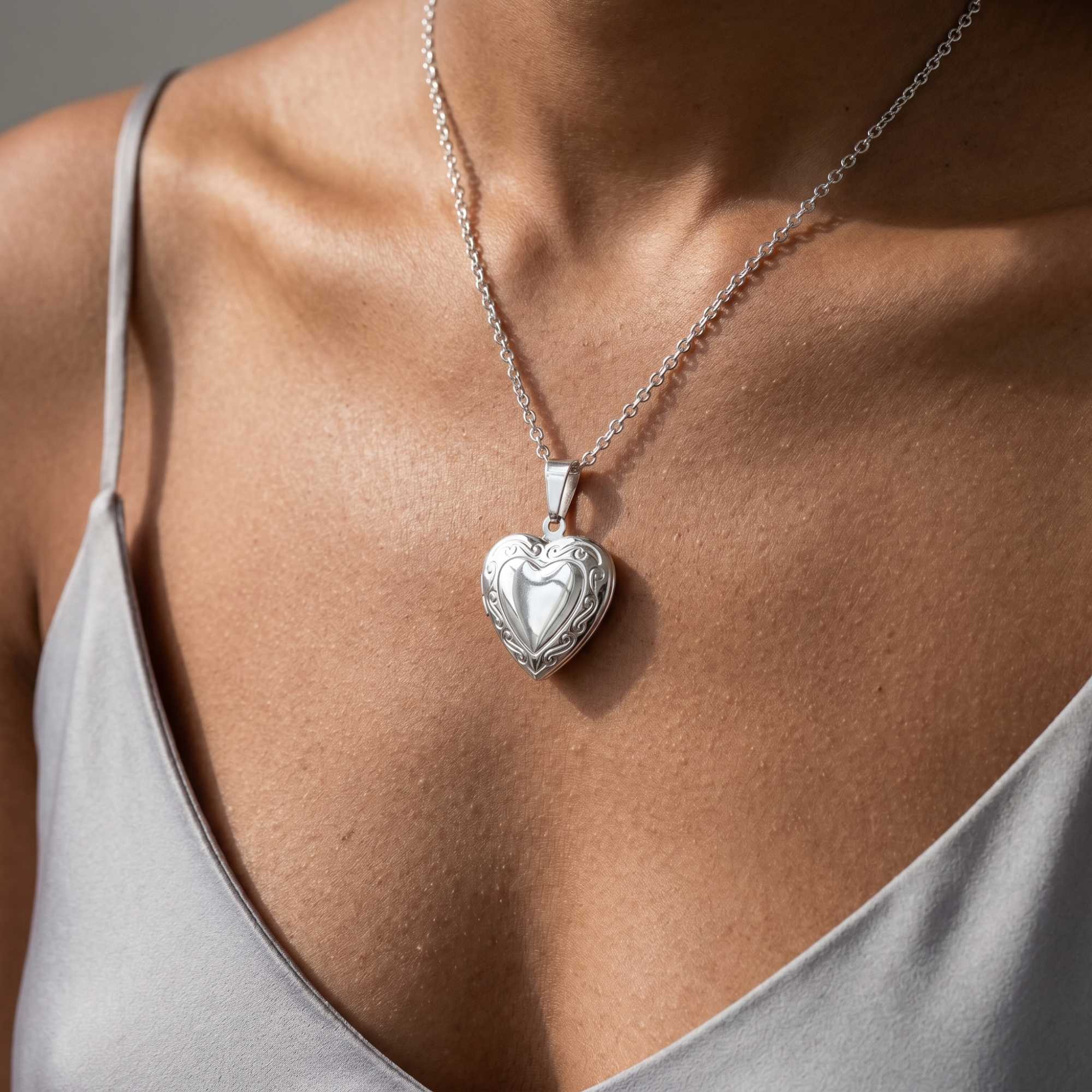 Scroll Heart Photo Locket Necklace - Image 12