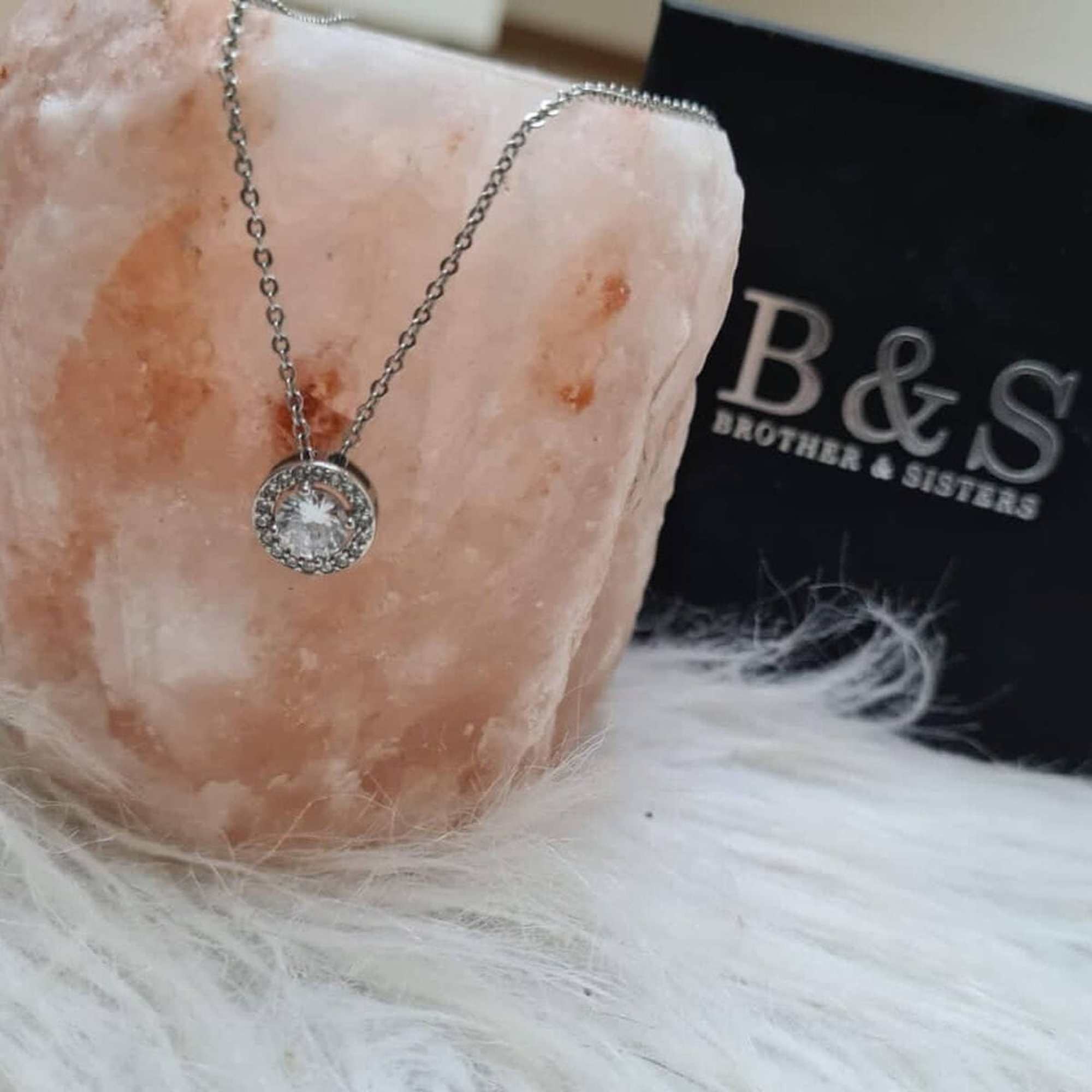 Silver Circle Necklace - Image 3
